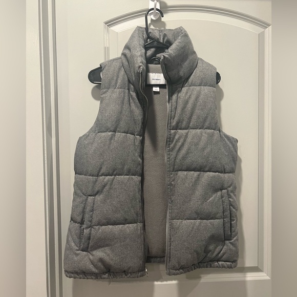 Women’s full length puffer vest - size medium - Picture 1 of 4